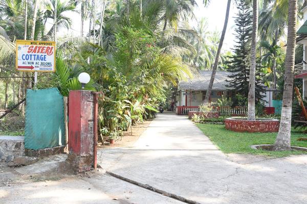 Cottage & garden at Shree Sateri Cottage