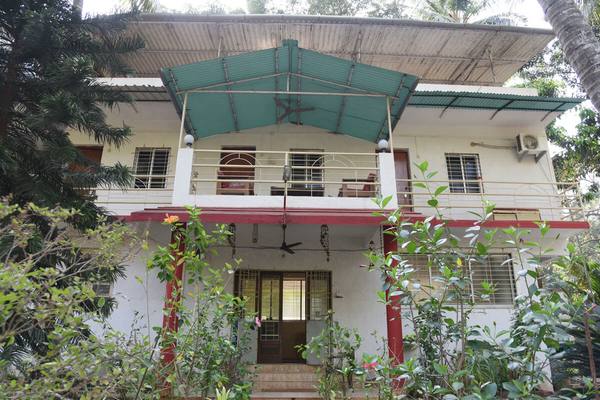 Cottage & garden at Shree Sateri Cottage